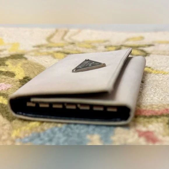 PRADA Unisex Tessuto White Nylon Six-Key Holder With Black Patent Interior - Picture 3 of 16